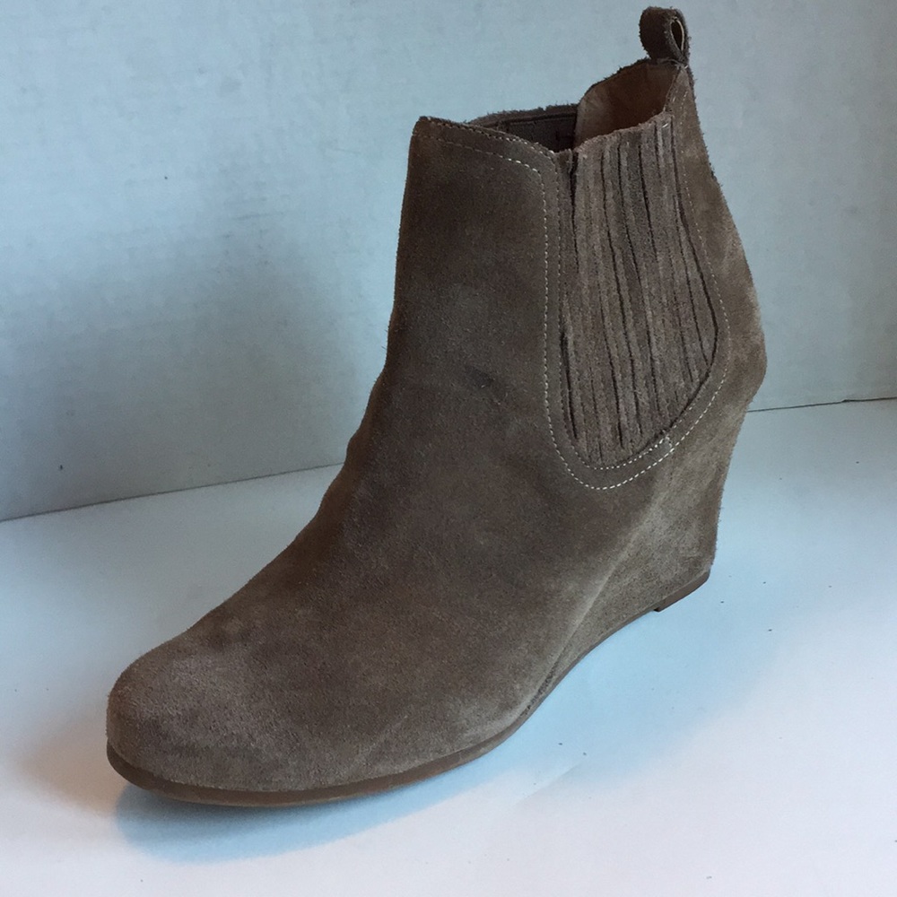 DV Dolce Vita ankle boots 8.5 taupe Posie wedge suede